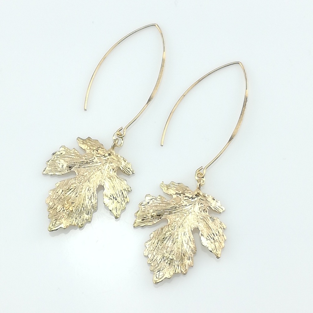 Dangling Leaf Earring